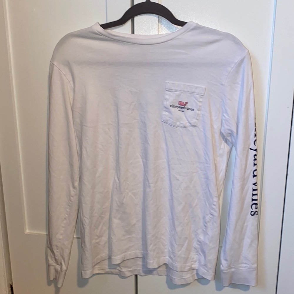 Chicago Vineyard vines white long sleeve.